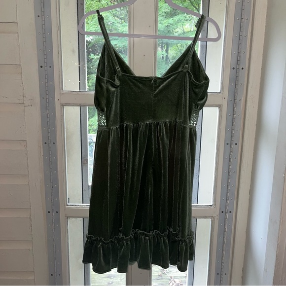 Green velvet dress with lace cut outs NWT - Picture 2 of 3